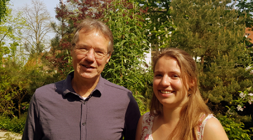 Foto (kleur) vader en dochter prof. dr. Aartjan en Rosalie Beekman